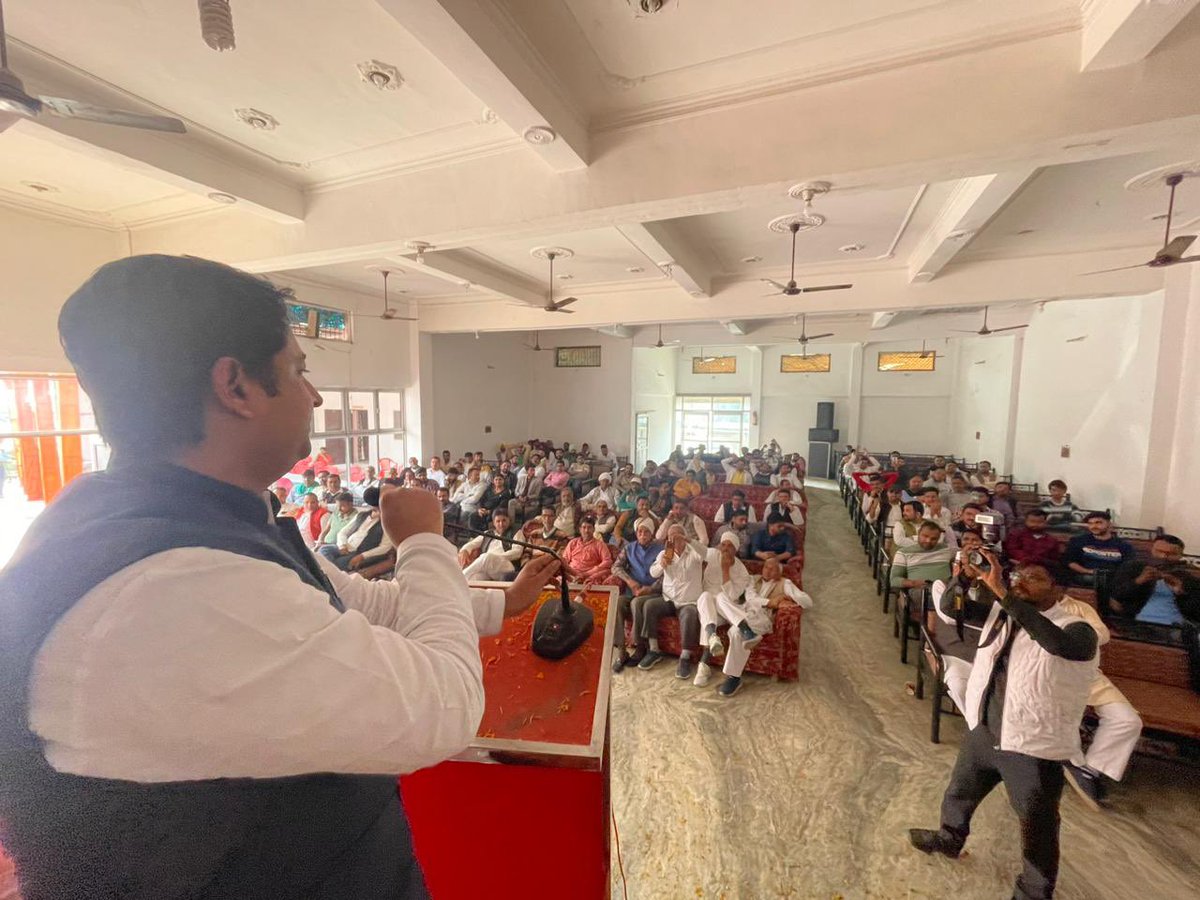 राष्ट्रीय लोकदल (युवा प्रकोष्ठ) के राष्ट्रीय अध्यक्ष, विधायक - श्री चंदन चौहान जी बिजनोर में!