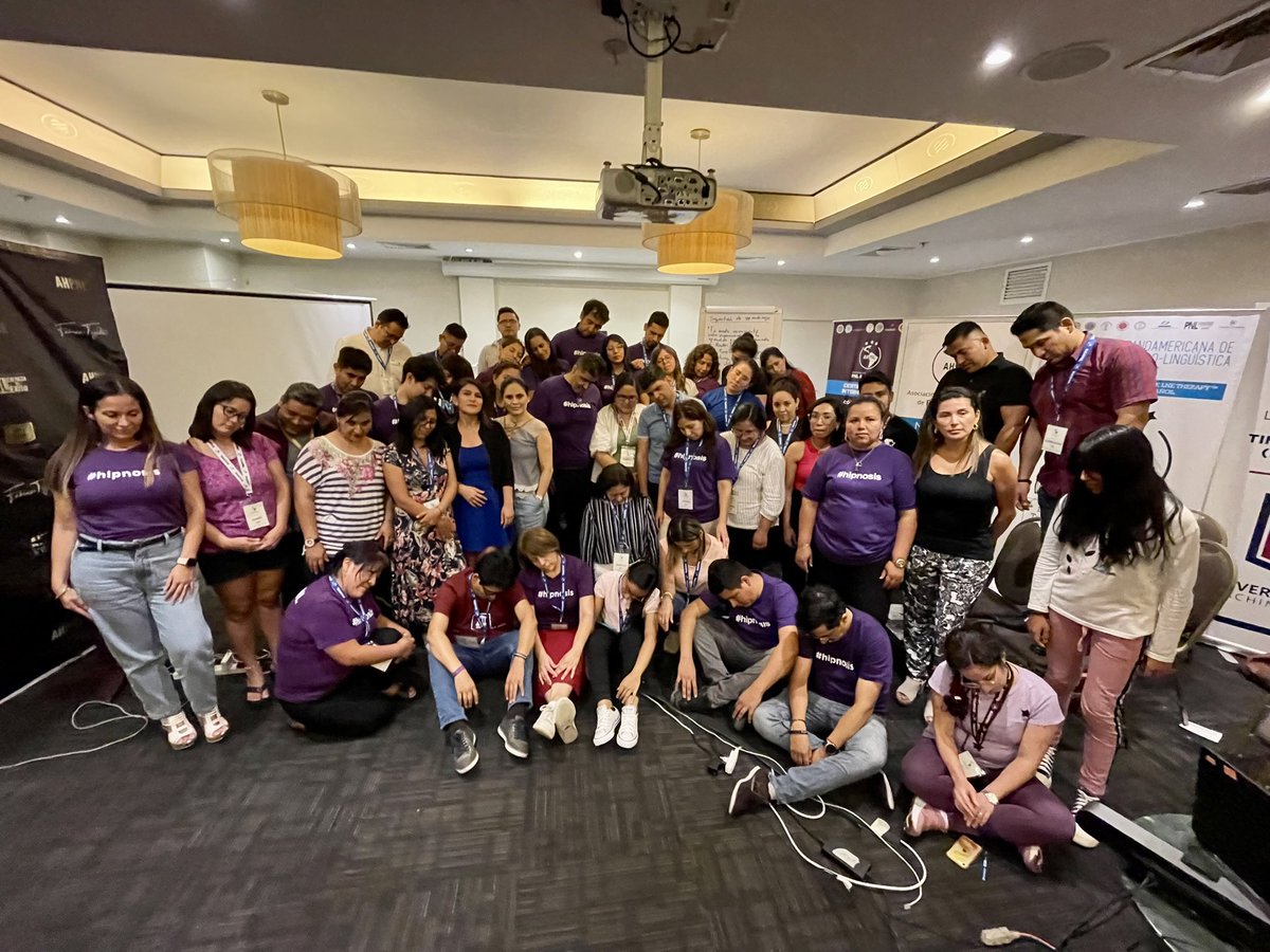 otejada04's tweet photo. Y así terminamos!
Todos hipnotizados por nuestro ÉXITO!
#Hipnosis #HipnosisEricksoniana #AHPNL https://t.co/Mhzx1hK0av