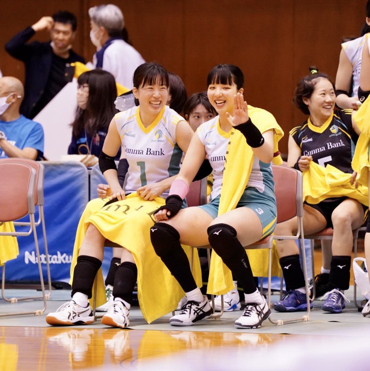 masapou's tweet photo. またミスベレに頼んで作ってもらった。
やはりこれはインパクトデカすぎるな？ｗｗｗ下の名前とかじゃなくて名字ｗｗｗ
隣のルナちゃんも笑ってくれてた🥺
爆レスありがとうございます🥺
#群馬銀行グリーンウィングス 
#私は群銀推し 
#菊地実結 選手
#田中瑠奈 選手 https://t.co/wSHkFroFh7