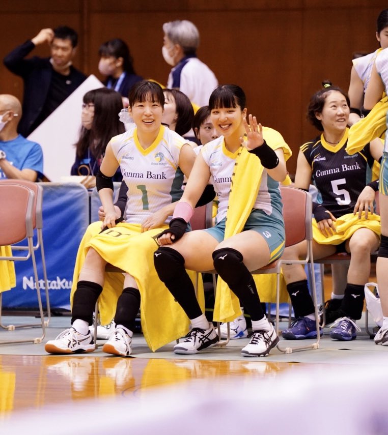 masapou's tweet photo. またミスベレに頼んで作ってもらった。
やはりこれはインパクトデカすぎるな？ｗｗｗ下の名前とかじゃなくて名字ｗｗｗ
隣のルナちゃんも笑ってくれてた🥺
爆レスありがとうございます🥺
#群馬銀行グリーンウィングス 
#私は群銀推し 
#菊地実結 選手
#田中瑠奈 選手 https://t.co/wSHkFroFh7