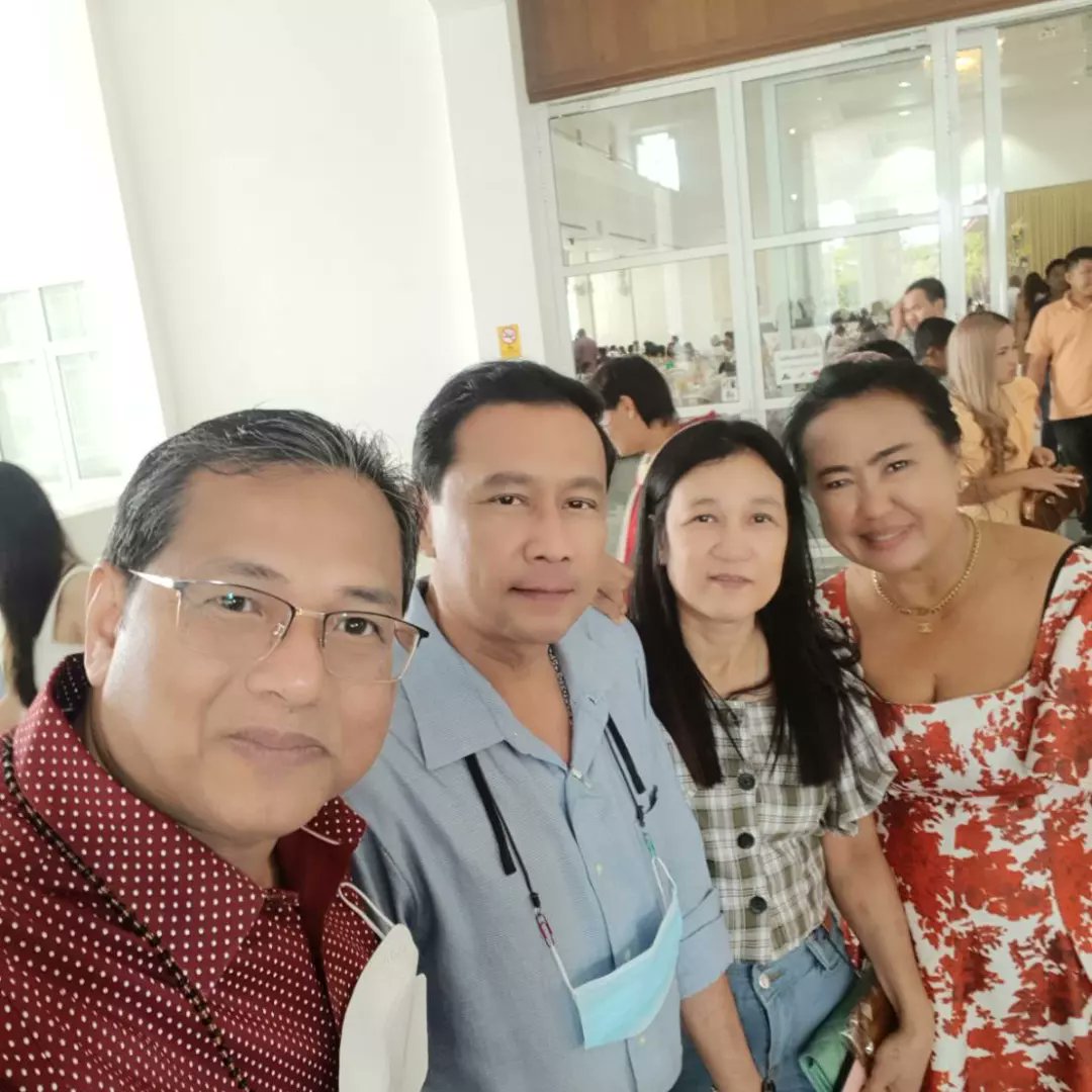 Srijitt1's tweet photo. วันนี้ดีใจมากมางานแต่งได้เจอเพื่อนสมัยเด็ก https://t.co/EpdxjbObaC