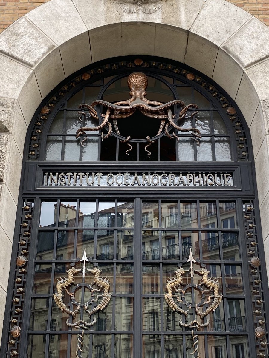 SmaragdinaVisio's tweet photo. Seen on my walk today…the Institute of Cthulhu studies https://t.co/qgp2uZqWIQ