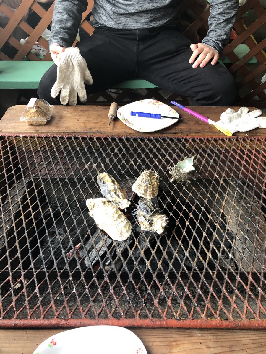 AtushiBb's tweet photo. この時期の小長井牡蠣は身が詰まってて最高だった（食べるのに夢中で写真撮ったの最初だけ） https://t.co/NZzw3w1F2o