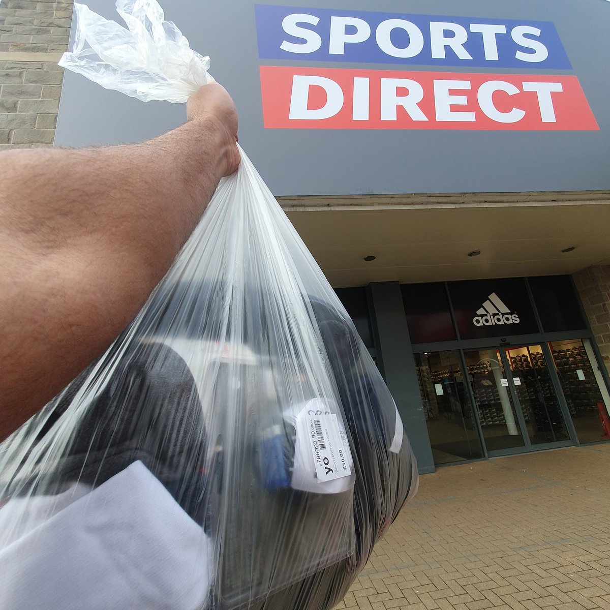 HamedJackson's tweet photo. Massive shout out to @SportsDirectUK for giving me clothes to keep me warm whilst I head to Turkey to help with the disaster https://t.co/25HBc6PnDy