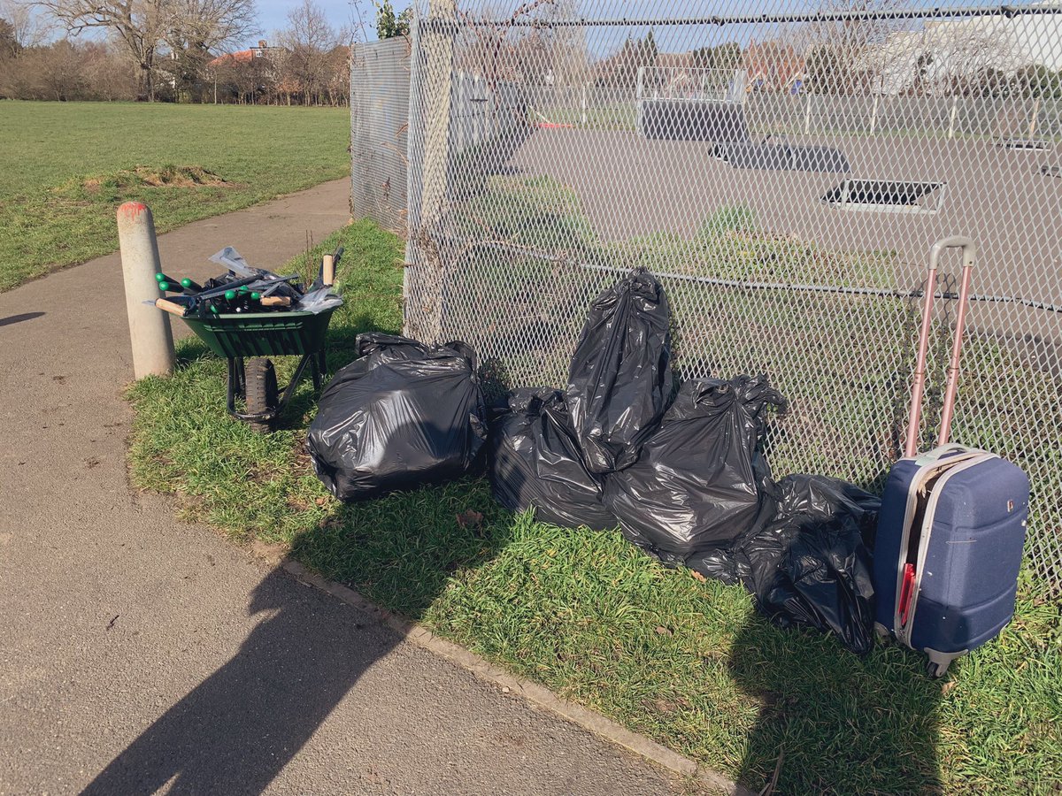 ElliotNewton90's tweet photo. Nice sunny morning out at Dickerage Park, checking on the newly planted hedgerows and litter picking! We plan set up a friends group in the park soon, so keep your eyes peeled for a spring nature day featuring hedgehogs, slow worms and stag beetles! @RBKingston @GlendaleRBK https://t.co/k9xoyVjUzR