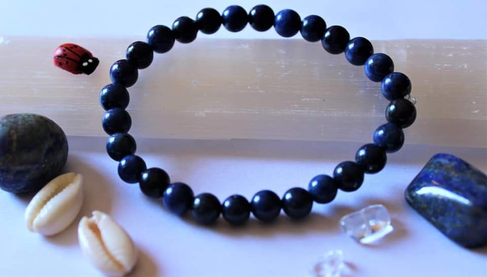 MpiloKhumalo_'s tweet photo. Lapis Lazuli.

Provides protection and shields the wearer from negative influences, it's connected to the throat chakra and it's great for communication and clear decision making. It also releases stress, brings deep peace and harmony🐞🖤🌻 https://t.co/ape7LFLqeq