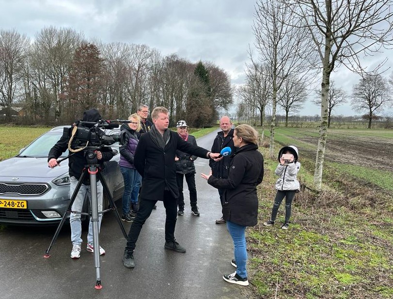 Egchel Big Pig City? Zojuist heeft het SBS6-programma Hart van Nederland een item gemaakt over de omstreden plannen voor nieuwe megastallen in Egchel: 25.000 extra varkens bovenop de 100.000 die er nu al zijn in Egchel. Uitzending vanavond 22.30. Zie ook facebook.com/profile.php?id…