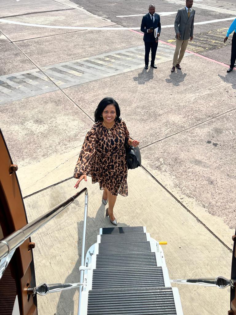 gueda18's tweet photo. Bon dimanche de Kolwezi , J’aime la RDC, malgré certains frappeurs qu’on devrait sanctionner et mettre aux arrêts. Que la culture du détournement ne vous décourage pas , il y a bien de congolais de valeur qui méritent le travail. Restez positif mais sanctionnez sévèrement ! https://t.co/RLvlXYOJDu