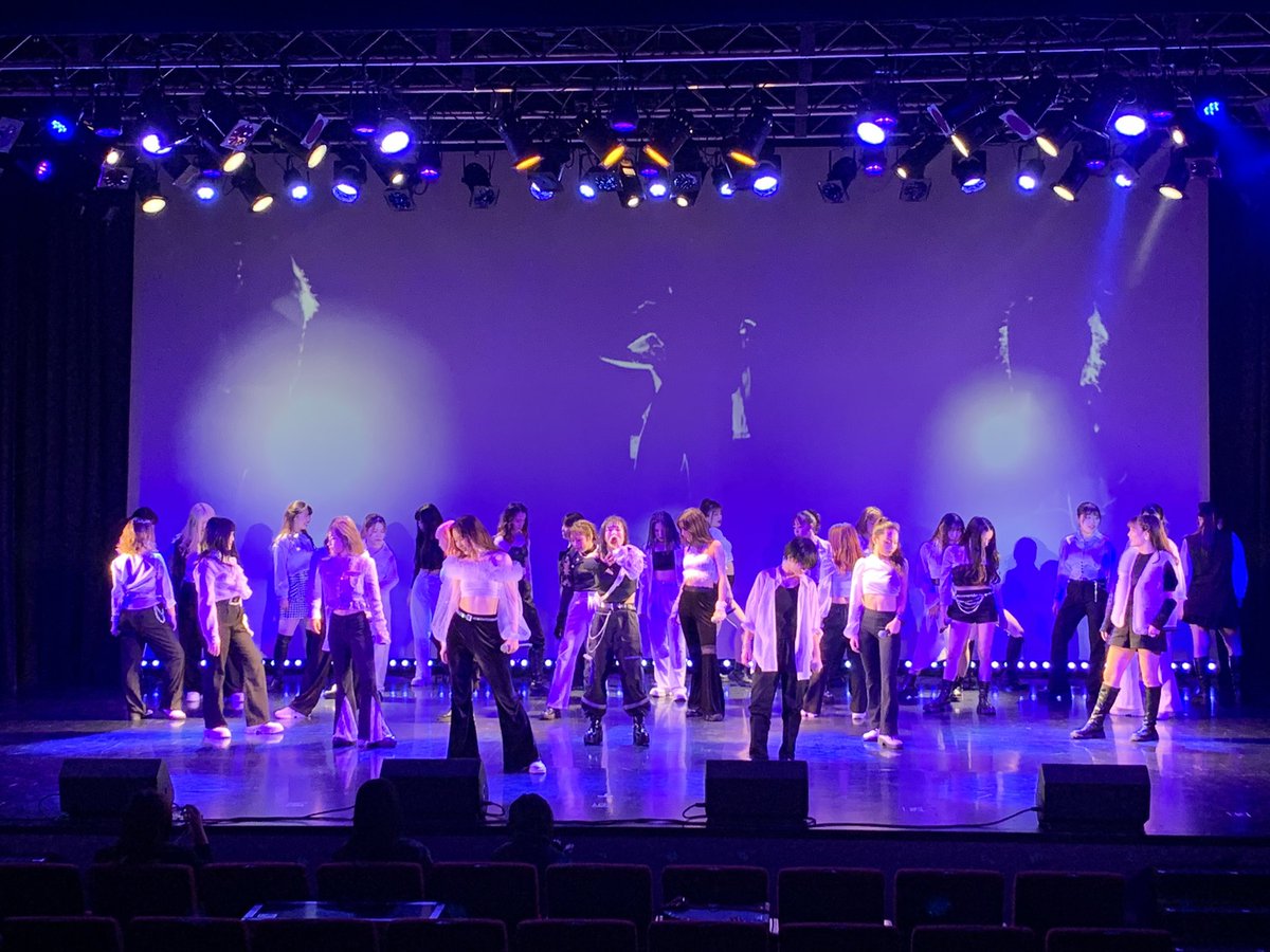 2/23(木祝) Zepp公演まで…あと4日⚜️
本日公式HPにて発表させて頂きました様、MAHO･MAAYA･AYAKA･YUIKAの4人がZepp公演にてDA'sを卒業いたします。
在校生2年生メンバーと共に
DA'sラストLIVEを是非見届けて頂けますと幸いです。

チケットお申し込みは、
本日2/19(日)23:59までとなります⚜️