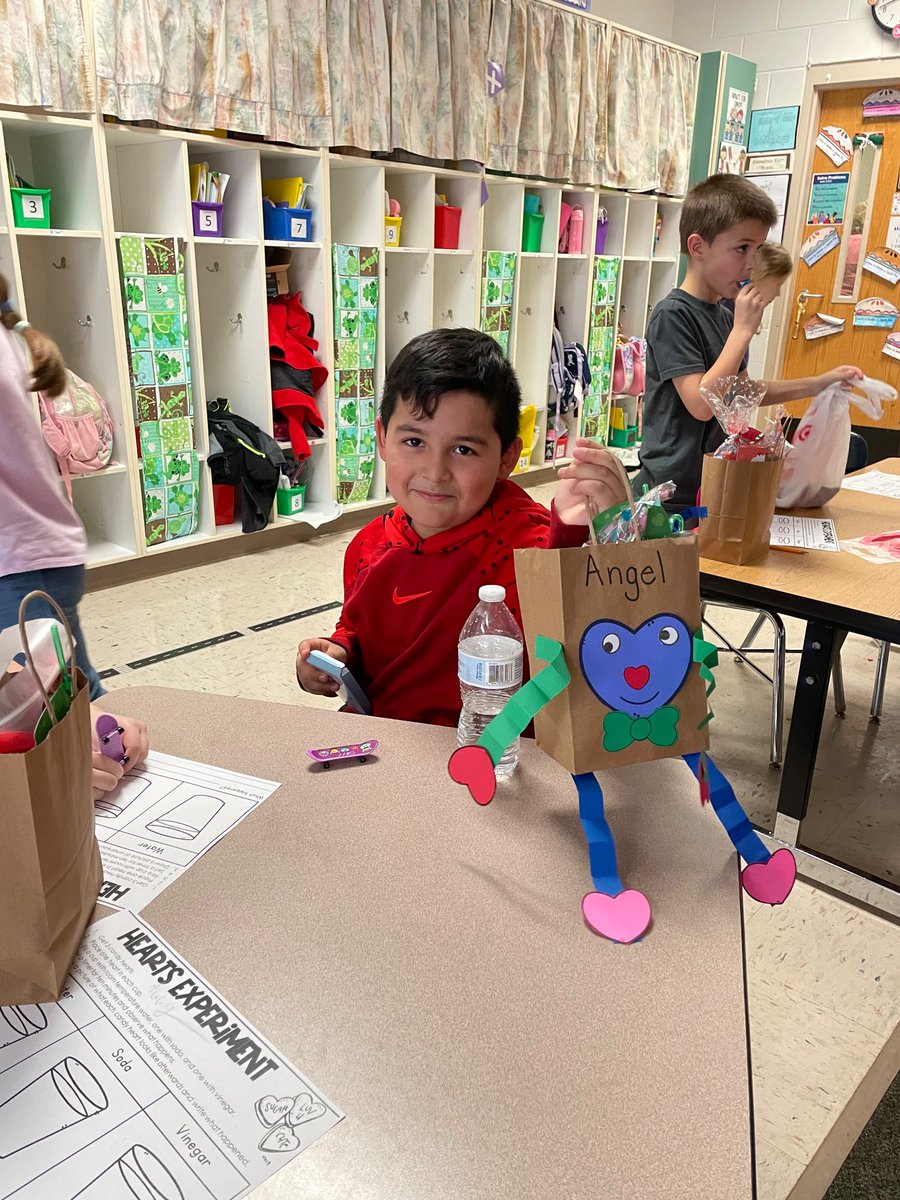LuxiesAviators's tweet photo. Valentine’s Day and Science. So much fun discovering in the 1st grade this week. #MissionPossible. #YMES https://t.co/G4Gcx2bCoY