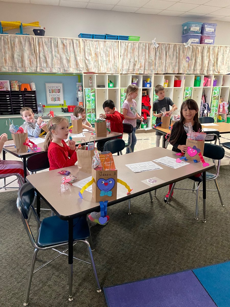 LuxiesAviators's tweet photo. Valentine’s Day and Science. So much fun discovering in the 1st grade this week. #MissionPossible. #YMES https://t.co/G4Gcx2bCoY