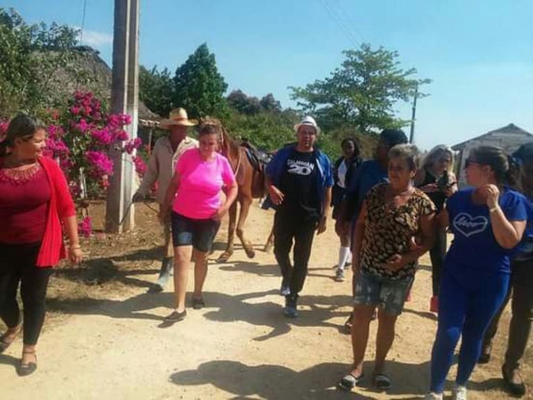 Candidatos a diputados a la Asamblea Nacional del Poder Popular constatan por toda #Cuba las transformaciones en barrios y comunidades, durante los recorridos para intercambiar con el pueblo antes de las elecciones nacionales de marzo. #MejorEsPosible #ANPP