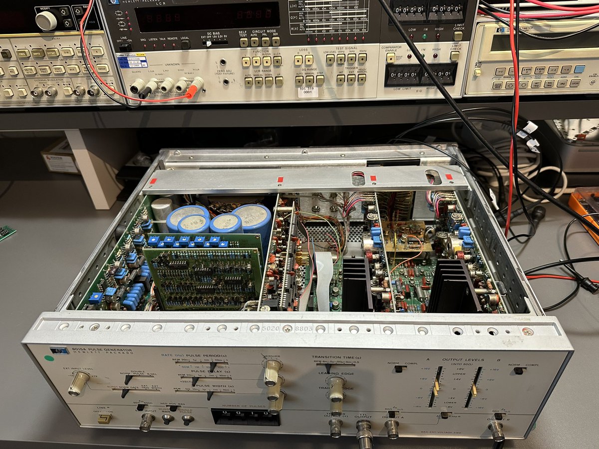 BoscoMac's tweet image. A small repair on the HP 8015A. The line lamp was broken and replaced by an LED with series resistors. Not very pretty, but it works. 😁 
#hp8015a #pulsegenerator