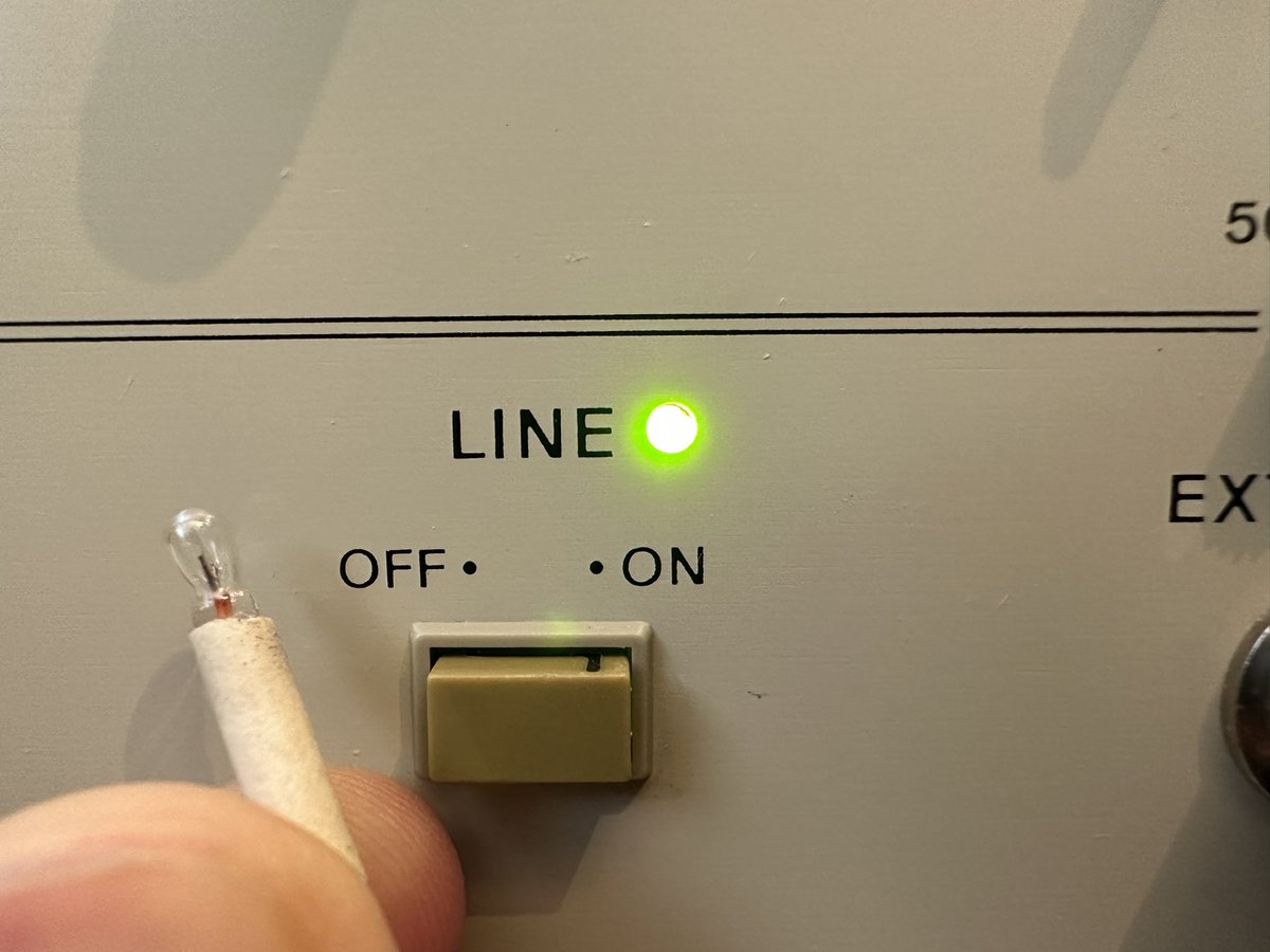 BoscoMac's tweet image. A small repair on the HP 8015A. The line lamp was broken and replaced by an LED with series resistors. Not very pretty, but it works. 😁 
#hp8015a #pulsegenerator