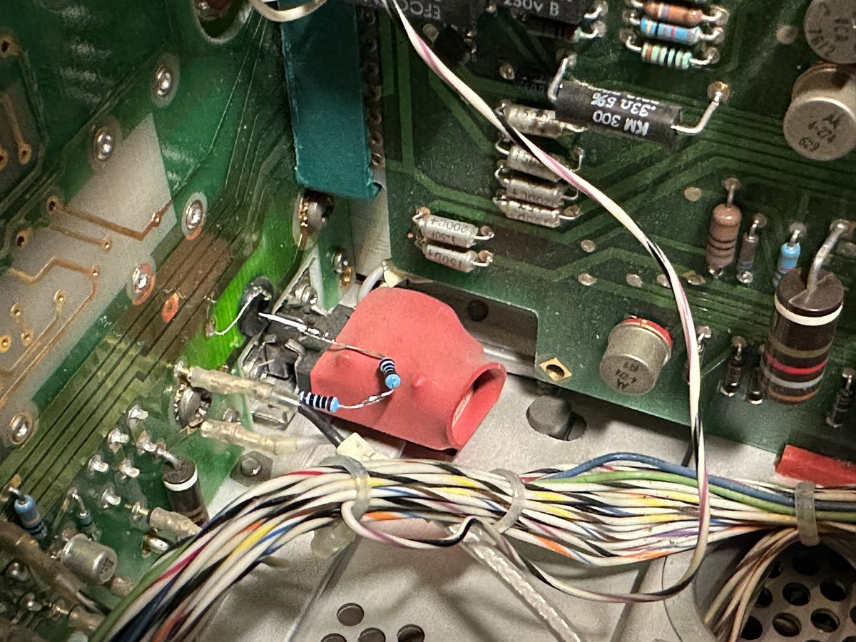 BoscoMac's tweet image. A small repair on the HP 8015A. The line lamp was broken and replaced by an LED with series resistors. Not very pretty, but it works. 😁 
#hp8015a #pulsegenerator