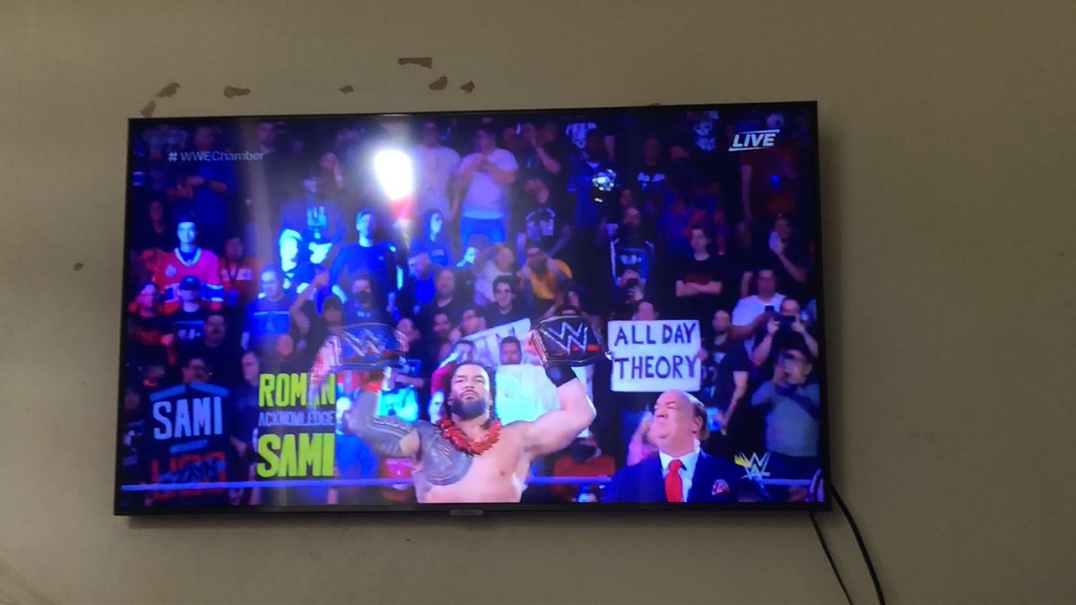 Tehmoor73527945's tweet photo. Main event time @WWERomanReigns @SamiZayn @HeymanHustle #RomanReigns #tribalchief #headoftable #samizayn #sami #paulheyman #WWEChamber #montreal https://t.co/1Ns8OY0vME