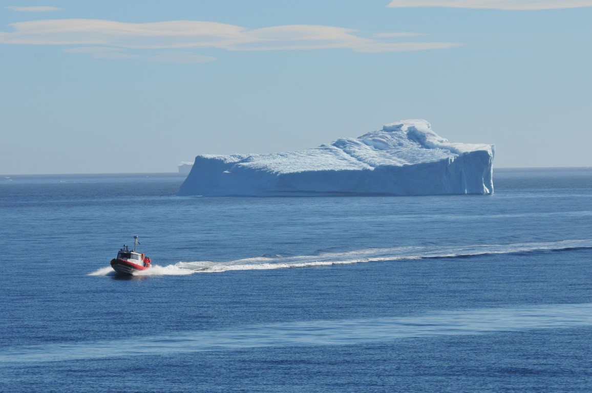 BAS_News's tweet image. The #RRSSirDavidAttenborough viewed from &quot;Erebus&quot; and &quot;Erebus&quot; viewed from the SDA! #SDAScience