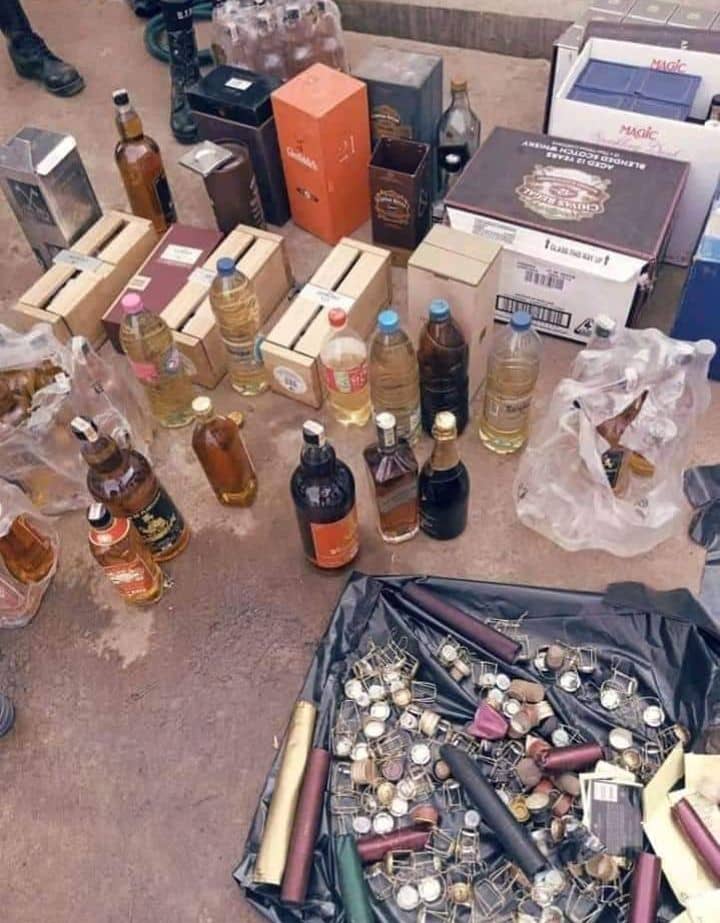 Son_of_Laikipia's tweet photo. In this country, there's no difference between someone sipping black label in a high end city joint and someone sipping chang'aa in a dingy den in Githogoro. Y'all sipping poison😂😂. https://t.co/RgKMEwdi5e