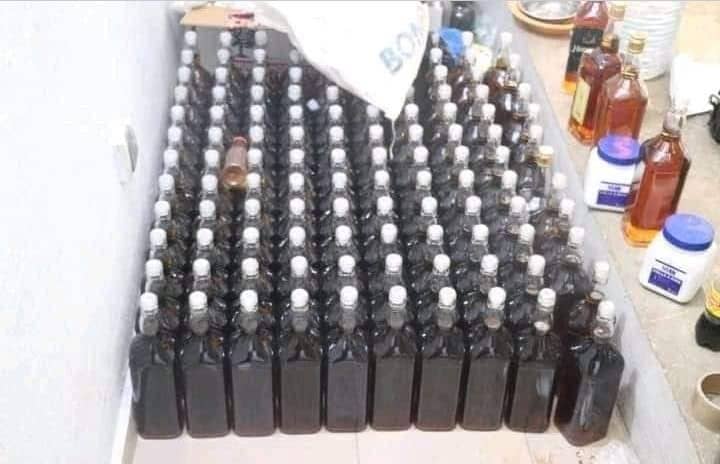 Son_of_Laikipia's tweet photo. In this country, there's no difference between someone sipping black label in a high end city joint and someone sipping chang'aa in a dingy den in Githogoro. Y'all sipping poison😂😂. https://t.co/RgKMEwdi5e