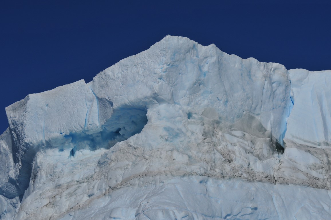 BAS_News's tweet image. Small boats like &quot;Erebus&quot; allow the crew and scientists to go places where a large ship can&apos;t (including close to icebergs). A 10m  long research vessel that allows scientists to carry out research in shallow, inshore waters, and transport people and supplies. #SDAScience