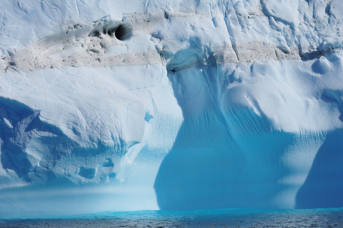 BAS_News's tweet image. Small boats like &quot;Erebus&quot; allow the crew and scientists to go places where a large ship can&apos;t (including close to icebergs). A 10m  long research vessel that allows scientists to carry out research in shallow, inshore waters, and transport people and supplies. #SDAScience