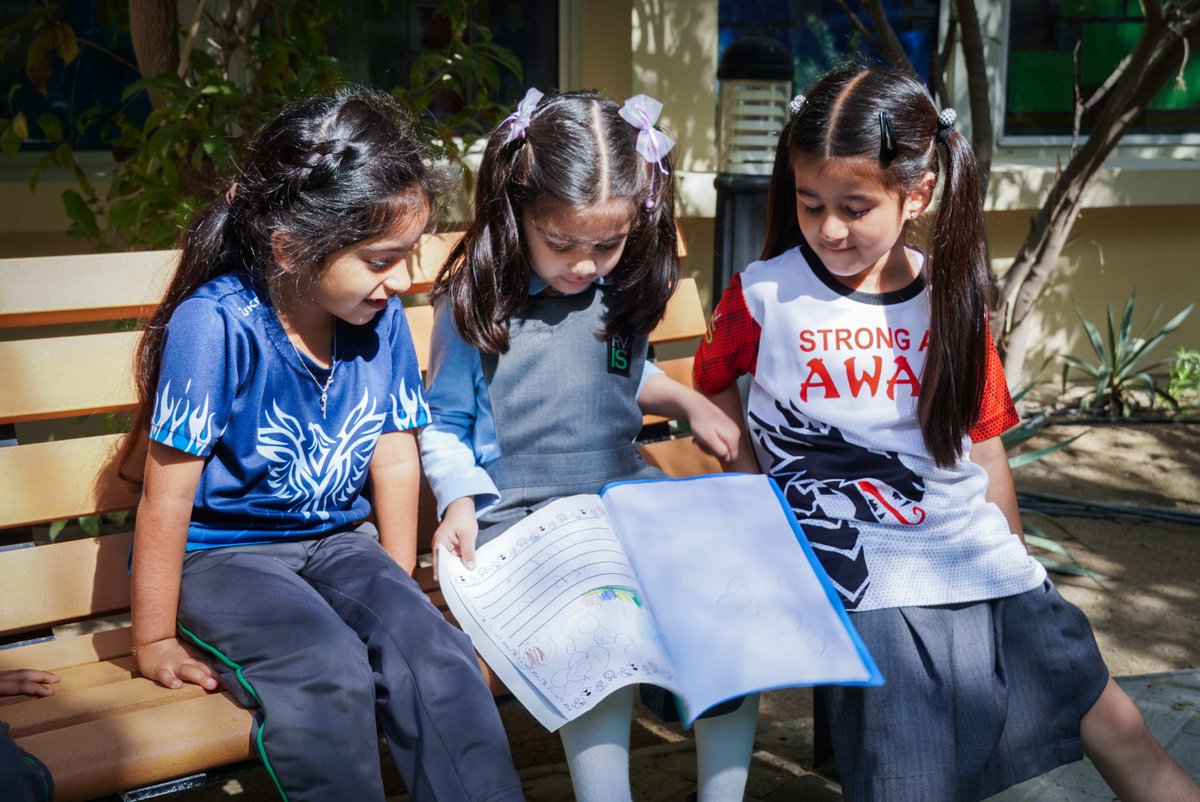 rvis_bh's tweet photo. Pre-K students amazed the G-1 class with their insect knowledge! As readers, writers and illustrators they impressed their peers with confidence and enthusiasm. A great chance for all students to learn together and build community! #rvisionaries #issedu #bahrainedu https://t.co/5bLlTm6RCA
