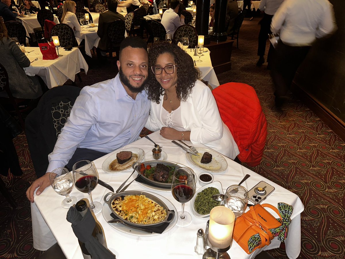 CoolTwo40's tweet photo. V day dinner last night with mi Reina @ Ruth Chris #HerFirstTime #Greattime https://t.co/jSntDUc5sS