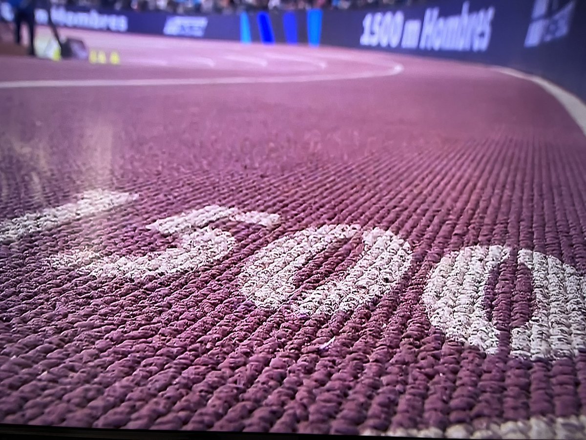 Després de dos anys de lesions, impressionant la classificació de <a href="/masip_carla/">Carla Masip Gimeno</a> per a la gran final dels 1.500, i una molt valuosa medalla de xocolata on només 3 atletes han pogut entrar davant d’ella! 👏🏼👏🏼👏🏼👏🏼👏🏼
A volar a l’aire lliure! 💪🏼
#CEatletismoPC