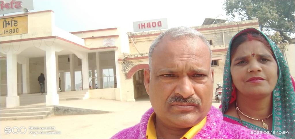 मैं नमन करता हूं इस भाई बहन का शिक्षामित्र है 20 तारीख के सम्मेलन के लिए रवाना हो चुके हैं इस उम्र के पड़ाव में ना जाने सरकारों ने क्या-क्या गुल खिलाए हैं इसके बारे में हम बता नहीं सकते