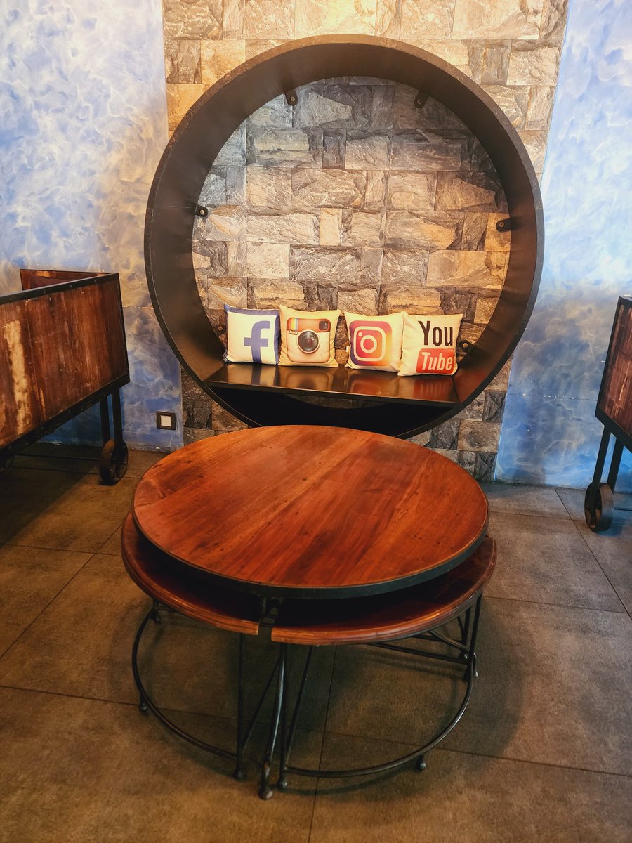 Writer_Rachna's tweet photo. Have you visited #Caffix, a  tech #Cafe in #Ahmedabad

It has got a great menu to offer and surpringly some tech services like #iPhone repair!! 

Location 📍Sandesh Press Road, Vastrapur 

#CoffeeLover https://t.co/xSOpg0Lr7m