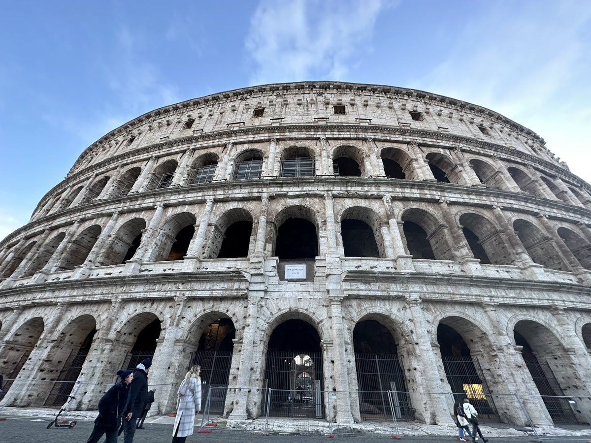 Colosseum in Rome #shorts 🇮🇹🔥
youtube.com/shorts/n66VFiS… #rome #roma #colosseum #colosseo #bellaroma #italy #italia #History #travel #walkingthroughlife ✨🫶🏻🇮🇹 #shorts @YouTube