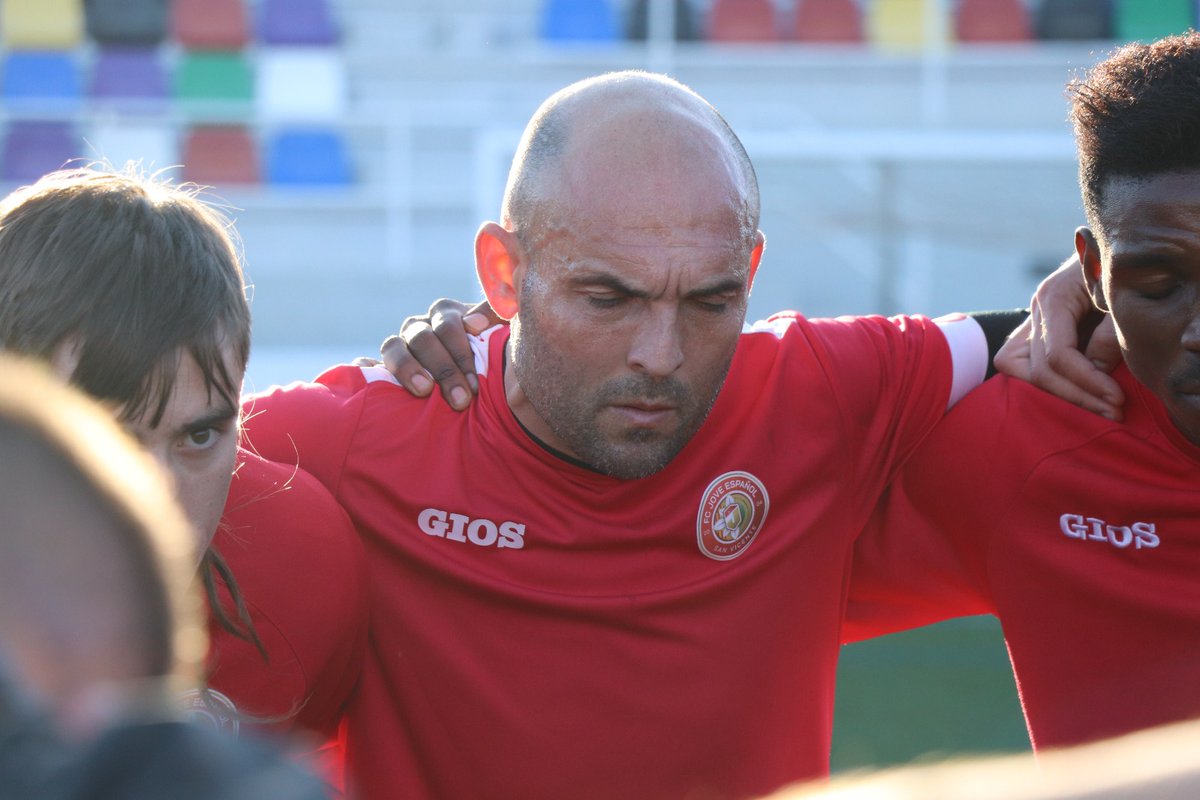 74" El público en pie, salta la LEYENDA al verde: Luis Ortiz y se retira Mayor ovacionado por su trabajo en el partido. 

Jove Español 2️⃣🆚0️⃣ @CDACEROOFICIAL 

⚽ Abraham Gomis 8"
⚽ D. José García 56"

🏟️ Cdad Dtva San Vicente
📈 Jor 21 #3ARFEF 

#OperacionPermanencia