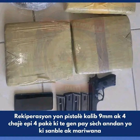 bonzanmiinfo's tweet photo. Nan yon machin kite sòti Pòtoprens pou rantre Okap Ayè Samdi 18 Fevriye 2023, #PNH la di yo sezi yon pistolè kalib 9mm, 4 chajè, 4 pakè ki gen pay mariwana ti mesye yo ak ti medam yo konn rale.
@DrArielHenry 
@PrimatureHT https://t.co/0IkVuveJEq