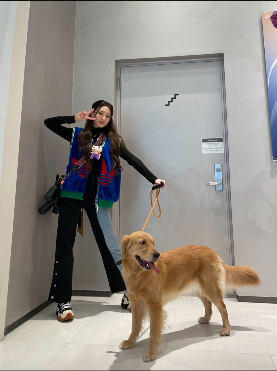 H1KEY_official's tweet photo. [🦭🖤] 리치야 보고 싶었어🥹 완전😽🖤

#H1KEY #하이키 #HWISEO #휘서 #GORUN https://t.co/ELb3cESa4J