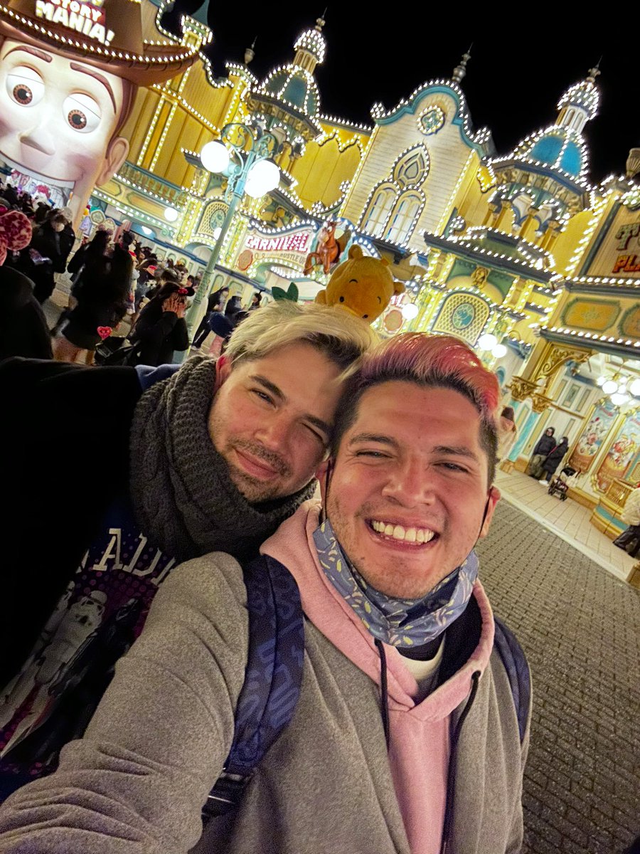CesarTeo's tweet photo. Más bonitas postales de Japón. Con el Monstruo Comegalletas, el perrito Hachiko, en la tierra de ToyStory en Disney y nuestro último rascacielos en Tokio. 💖🗾 https://t.co/n1DZ2L9oud