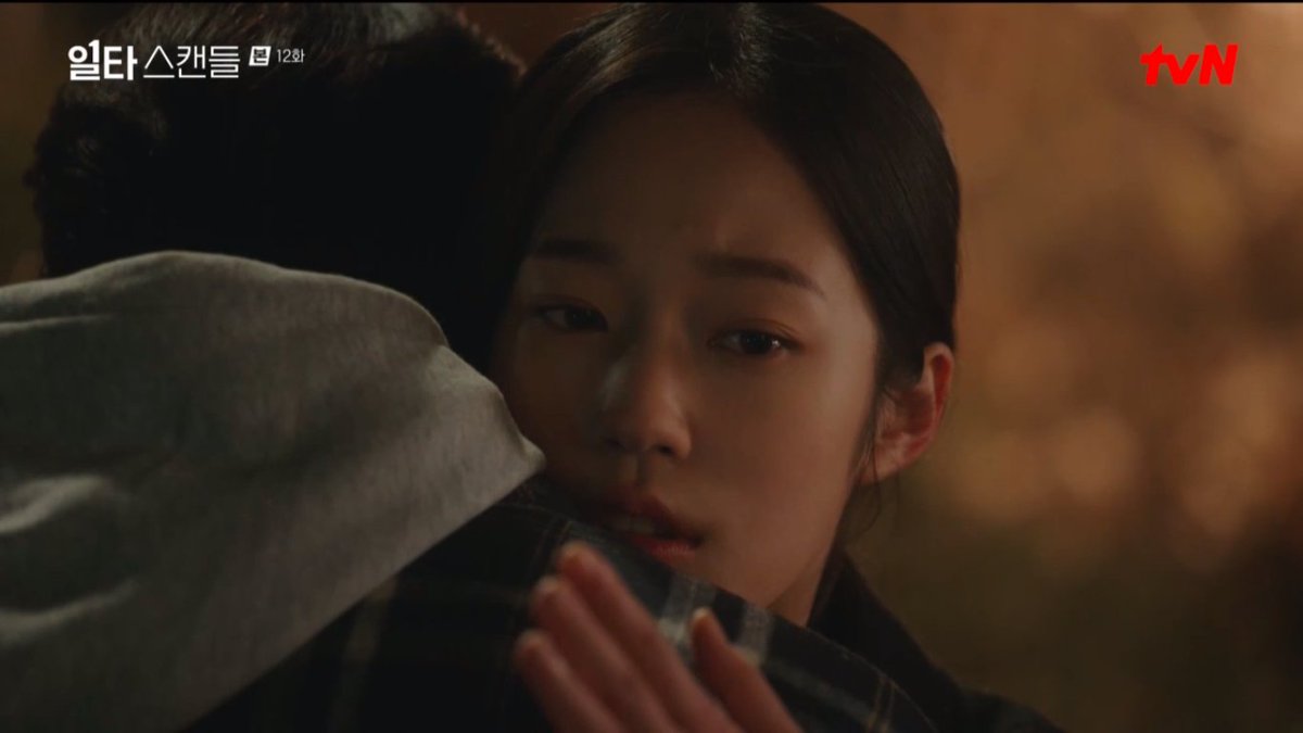 withdramas's tweet photo. He hold his tears for too long and finally he collapsed infront of her knowing only she can comfort him..my sunjae..🥺🥺 He is suffering too much 
And the way she patted him..iam soft 

#CrashCourseInRomance
 #CrashCourseInRomanceEp12 https://t.co/ujOiTkfeJU