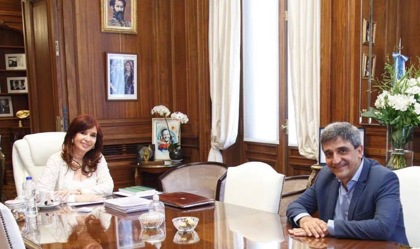 ¡Feliz cumpleaños compañera <a href="/CFKArgentina/">Cristina Kirchner</a>! ✌🏼
#CristinaCumple