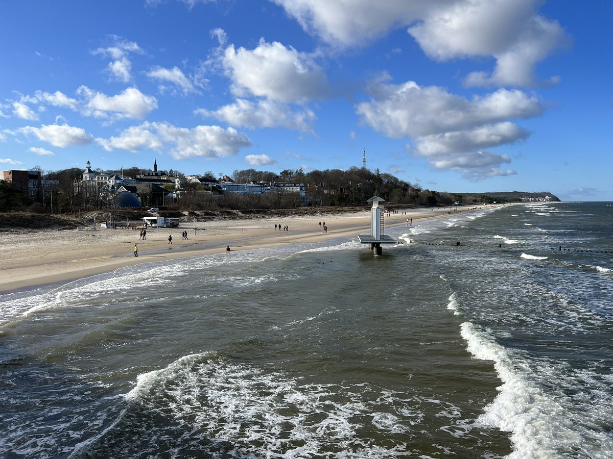 macvopo's tweet image. Nachdem ich die komplette zweite Ferienwoche mit unserer IT in der Schule beschäftigt war 😰, genieße ich den letzten Ferientag nochmal am Strand. 😎 #MVtutgut #twlz