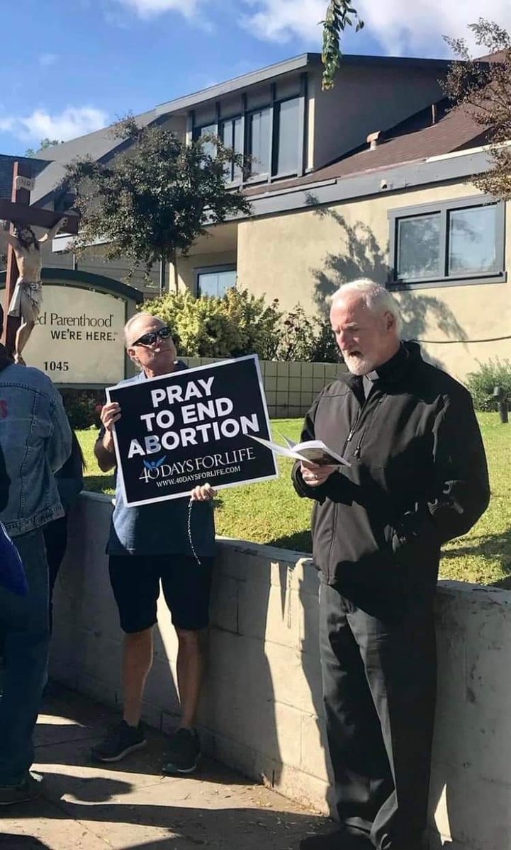 Sachinettiyil's tweet photo. The Catholic Bishop who was shot and killed today in Southern California used to come to pray outside abortion clinics.
https://t.co/O8eDFhNeWS https://t.co/vmam4laqMq
