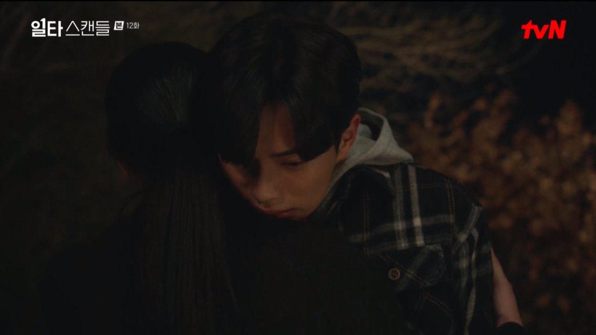 withdramas's tweet photo. He hold his tears for too long and finally he collapsed infront of her knowing only she can comfort him..my sunjae..🥺🥺 He is suffering too much 
And the way she patted him..iam soft 

#CrashCourseInRomance
 #CrashCourseInRomanceEp12 https://t.co/ujOiTkfeJU