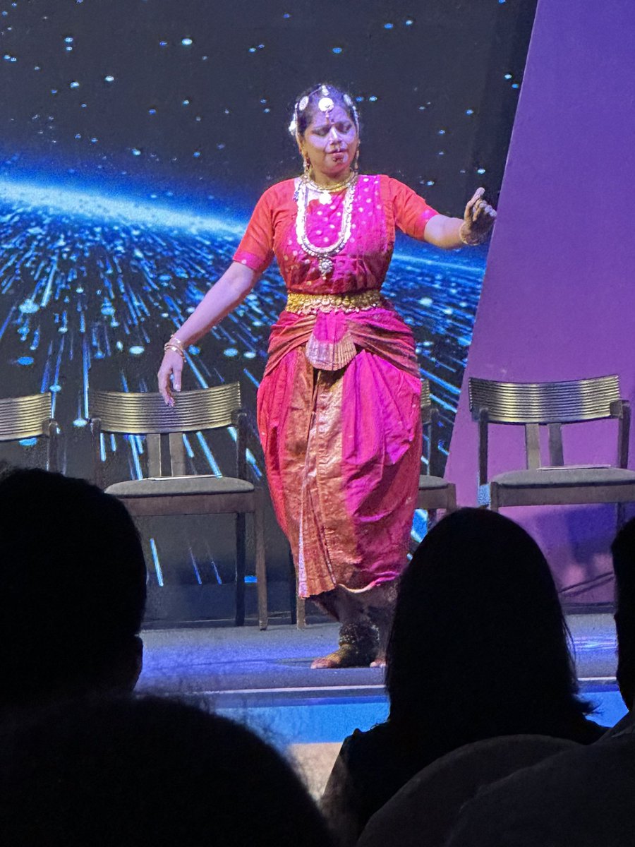 One cannot leave an Indian conference without the exposure to the mesmerising  and ancient culture of performing art of the land. Pujita Krishna performs traditional Kuchipudi dance at the #QSIndiaSummit by @QSCorporate. @UniOfSurrey