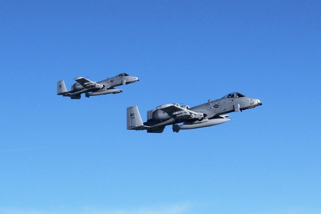 pilotphotog's tweet photo. A pair of A-10 #Thunderbolts on what looks like a ferry flight with #droptanks https://t.co/aFi1b4a2fR