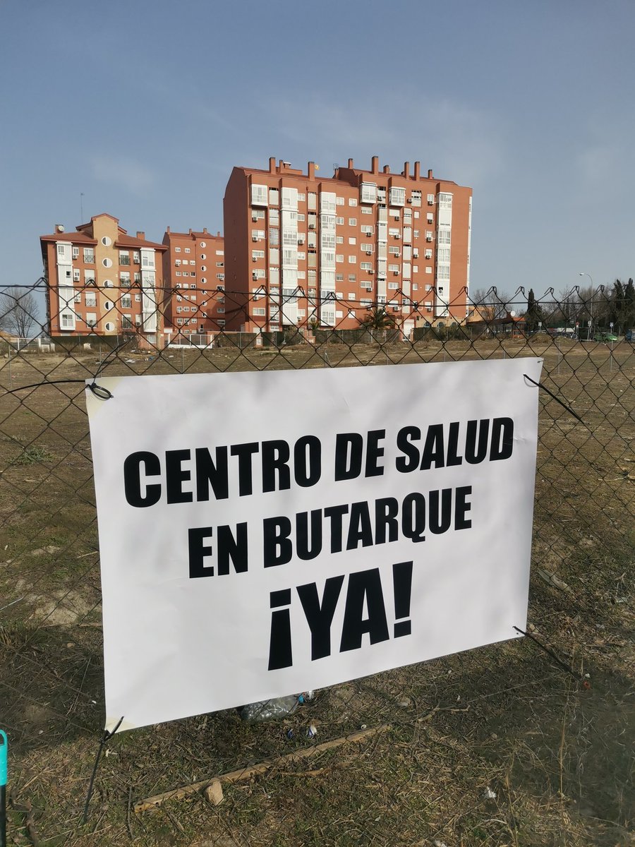 pinocha_la's tweet photo. En mi barrio #Butarque tampoco se olvidan de reclamar su esperado #CentrodeSalud.
#Carnaval sí !! #SanidadPública sí!! ¡¡MENTIRAS NO!! https://t.co/Q6HDzzNAPN