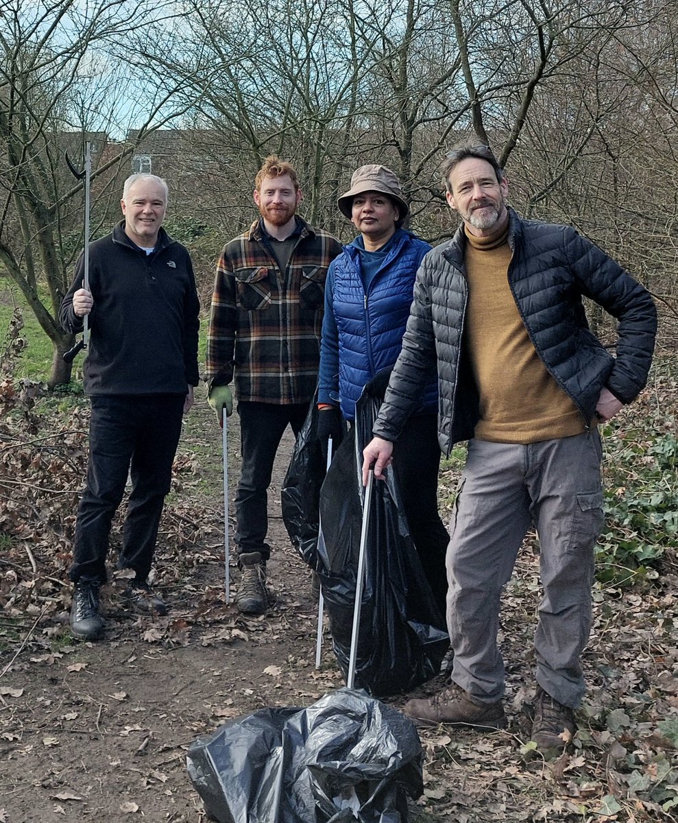 AndrewBolton4's tweet photo. @ElliotNewton90 @RBKingston @GlendaleRBK Thanks Elliot - really making a big difference to Dickerage rec! https://t.co/K7kIcql0Qf