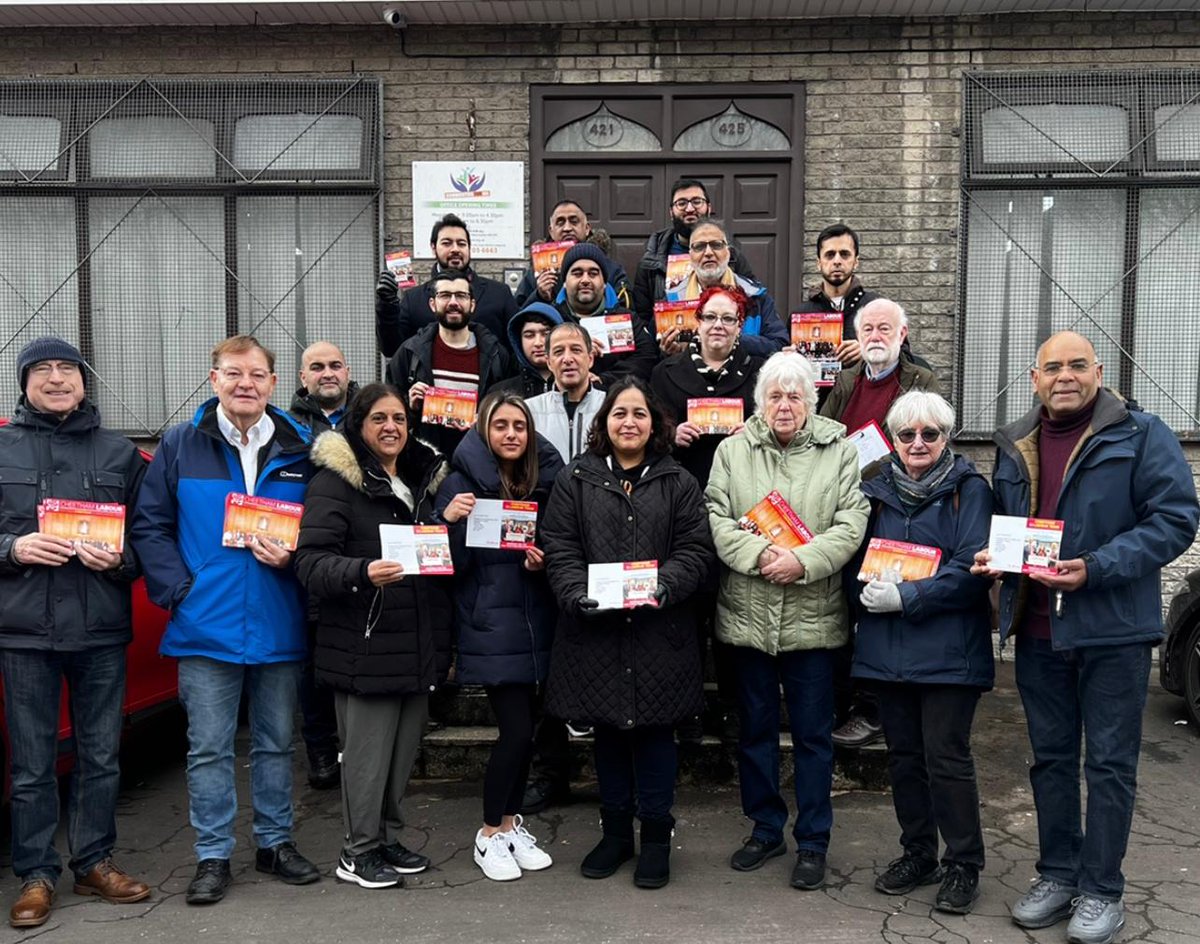 zeshanaraf's tweet photo. Great morning campaigning in Cheetham with our strong Labour team followed by some tea in Chaiiwala https://t.co/jhqSG8nKuE