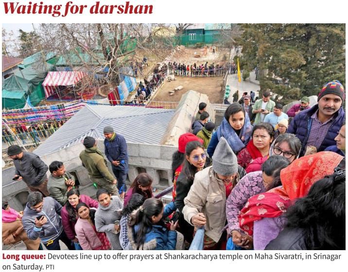 AmitGoelTweets's tweet photo. Devotees line up to offer prayers at Shankaracharya temple in Srinagar on #Mahashivratri on Saturday #Kashmir #february https://t.co/9i2hFUzWPW