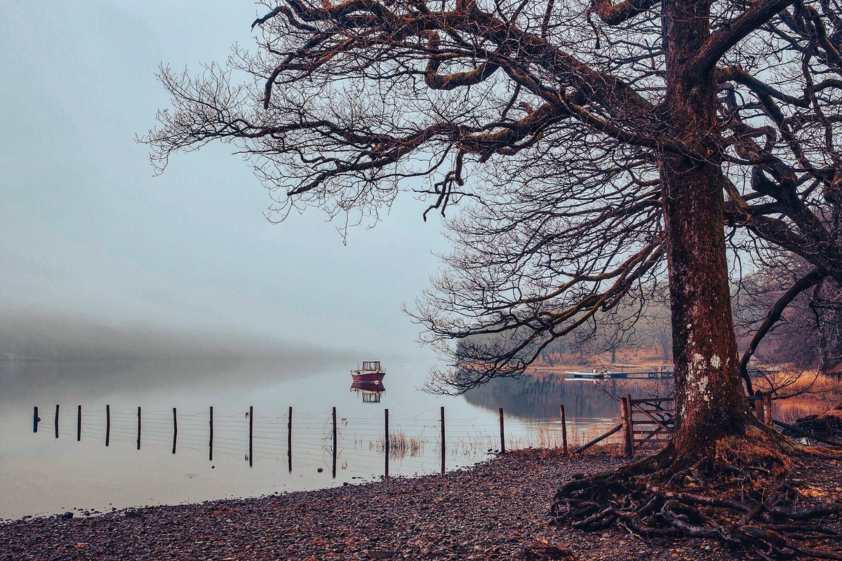 A gloomy afternoon on Lake Coniston in The Lake District.
#LakeDistrict #derwentwater #landscape #wilderness #photooftheday @ThePhotoHour @lakedistrictnpa @PictureCumbria @LakesCumbria @apmagonline #WinterWalk #lakes #Cumbria #Keswick #Borrowdale #landscapelovers