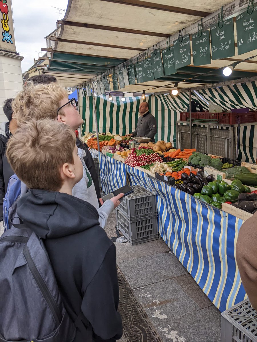 CoombeBoysNews's tweet photo. Our #MFLTeam continue to have fun in France. This morning it was a trip to the market to buy lunch mmmm 😋 🥖 https://t.co/C2WfSRY0DQ