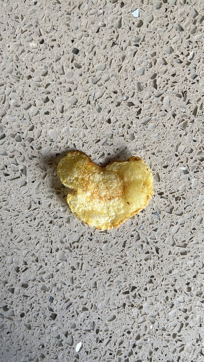 becajames1's tweet photo. @walkers_crisps … my son has no idea why I won’t let him eat his crisp but looks like a heart to me 😍 #lovefromwalkers https://t.co/Nn9psmgdvm