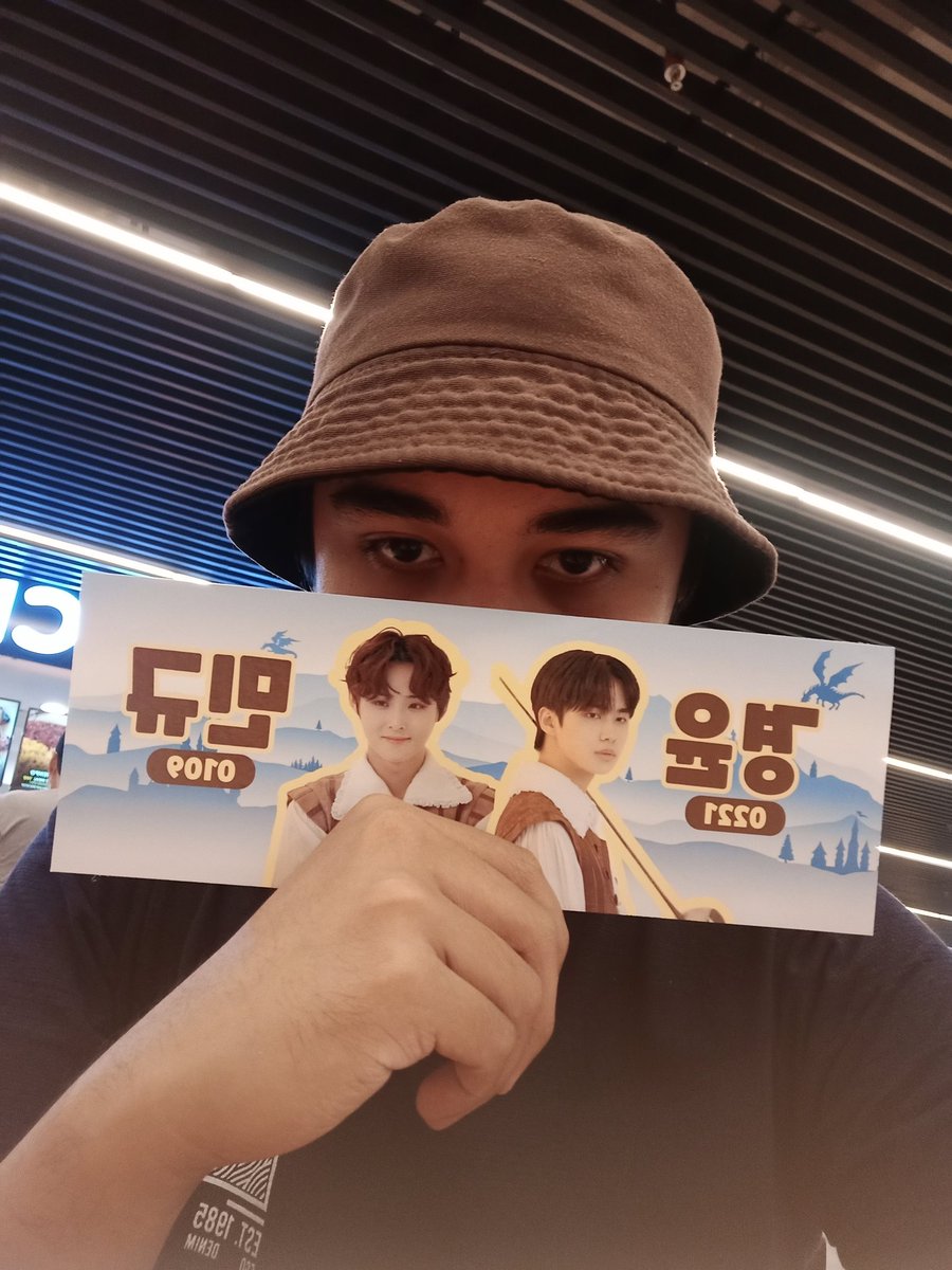 cannupener's tweet photo. Yaaay! Thank you @DKZPhilippines and filo-Aris who attended the cse. Nice meeting y'all. 🤗😭

📸 DKZPh

#DKZ #KYOUNGYOON #MINGYU #HAPPY_KYOUNGYOON_DAY 
#HAPPY_MINGYU_DAY 
@dkz_dy https://t.co/5i7cbOBeWU